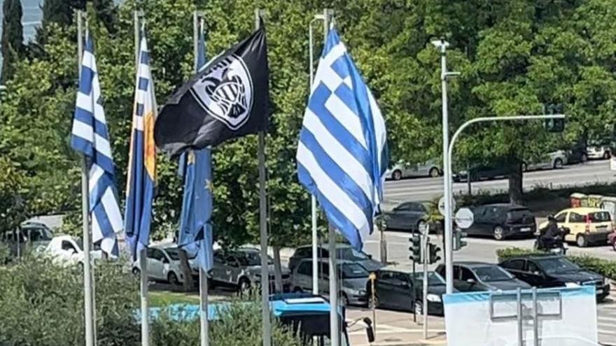 Άγνωστοι κατέβασαν τη σημαία του ΠΑΟΚ από το δημαρχείο
