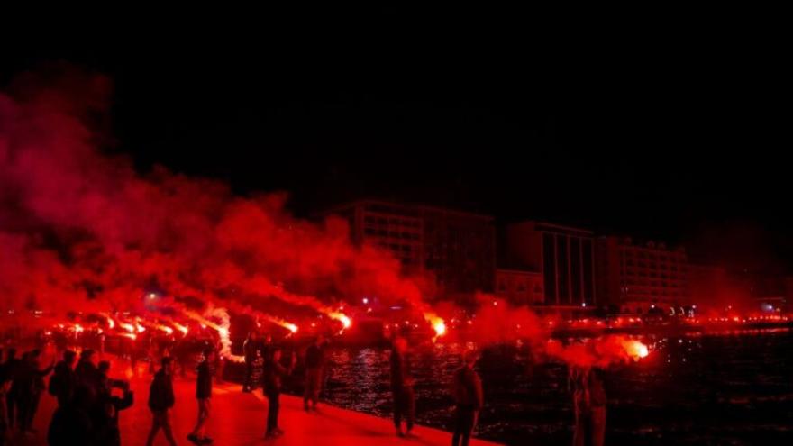 Όταν η Θεσσαλονίκη πήρε… φωτιά (vid)